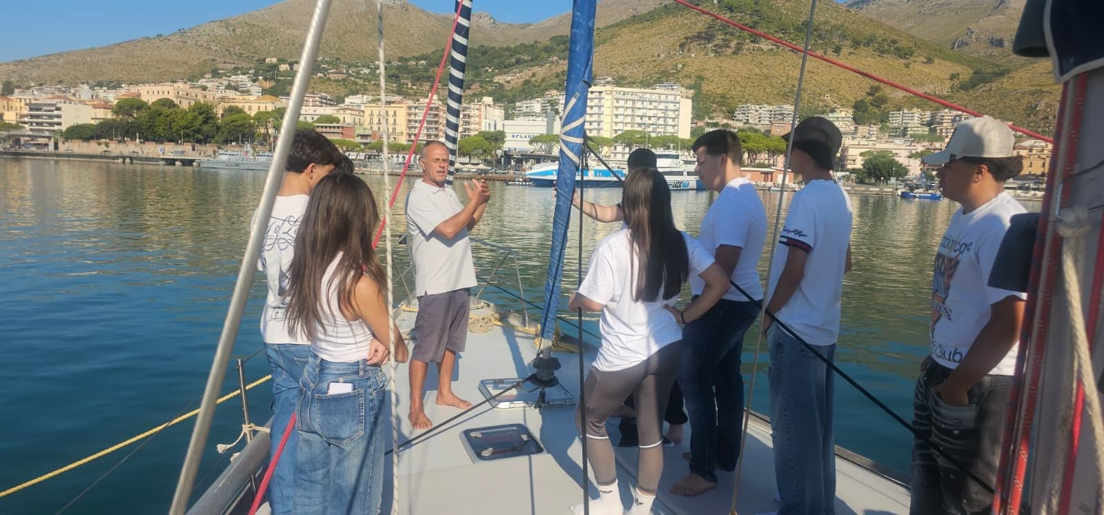 Vento e Radici: i nostri studenti in barca a vela nel Golfo di Gaeta